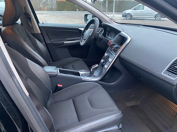 Volvo XC60 11 of 13