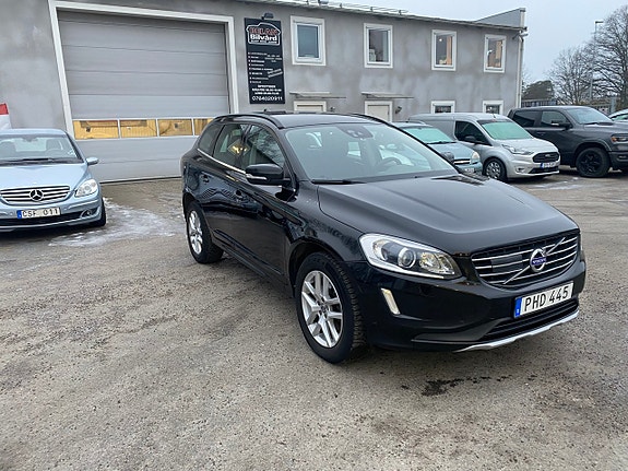 Volvo XC60 2 of 13