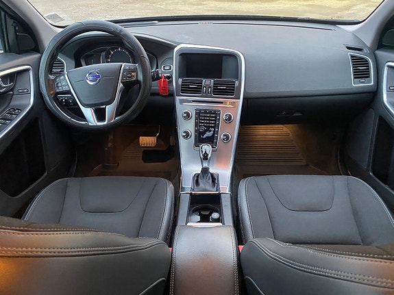 Volvo XC60 10 of 13