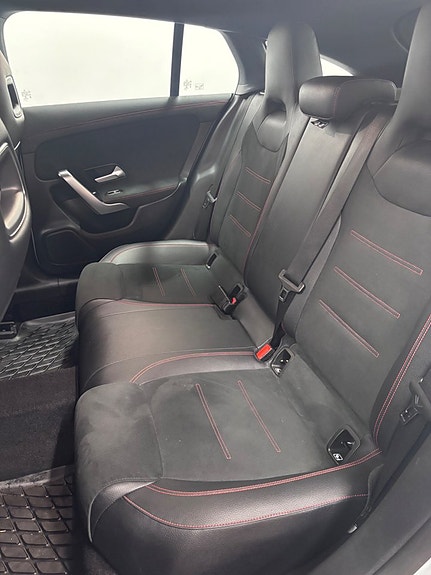 Mercedes-Benz CLA200 d 17 of 25