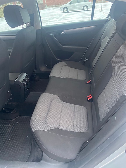 Volkswagen Passat 4 of 8