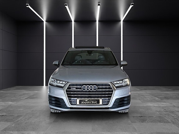 Audi Q7 2 of 5