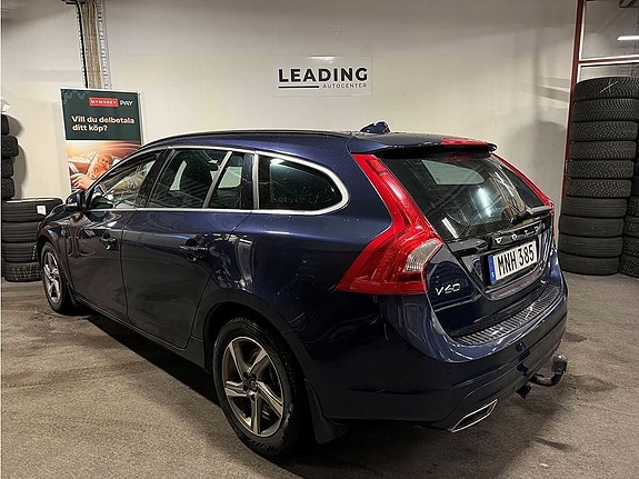 Volvo V60 2 of 5