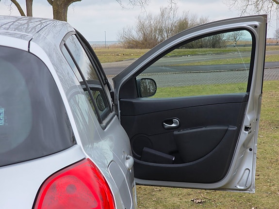 Renault Clio 22 of 24