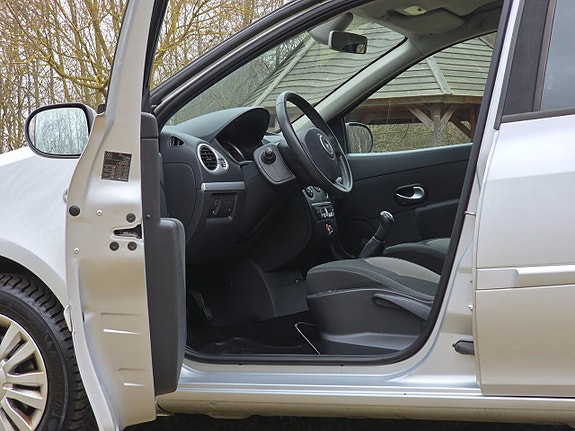 Renault Clio 20 of 24