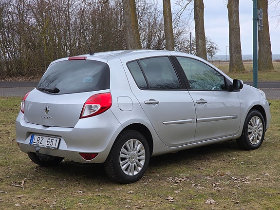 Renault Clio 12 of 24