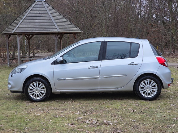 Renault Clio 18 of 24