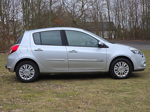Renault Clio 10 of 24