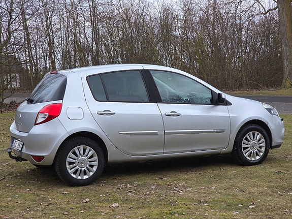 Renault Clio 11 of 24