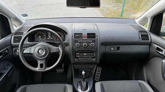 Volkswagen Touran 6 of 17