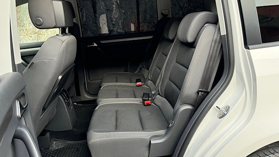 Volkswagen Touran 9 of 17