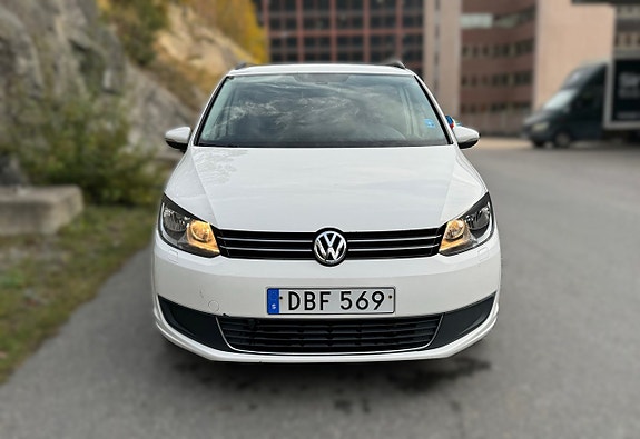 Volkswagen Touran 2 of 5