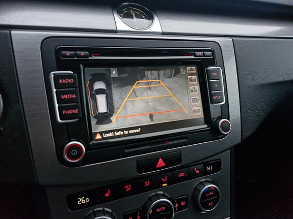 Volkswagen Passat 10 of 16