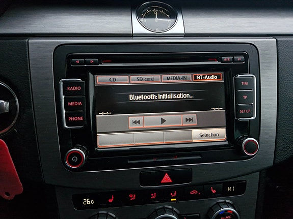 Volkswagen Passat 12 of 16