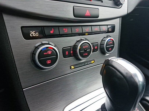 Volkswagen Passat 9 of 16