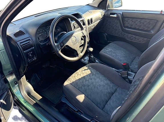 Opel Astra 10 of 21