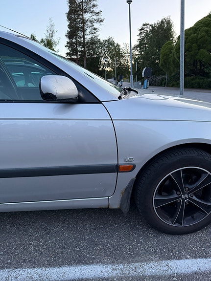 Toyota Avensis 3 of 5