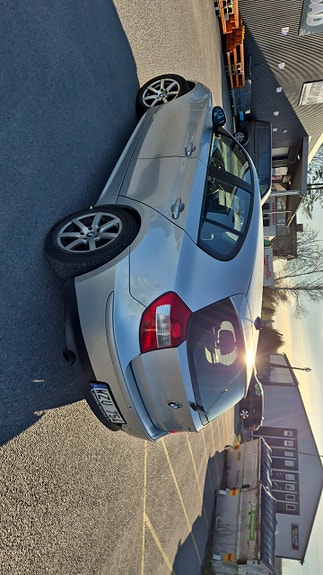 BMW 118i 4 of 5