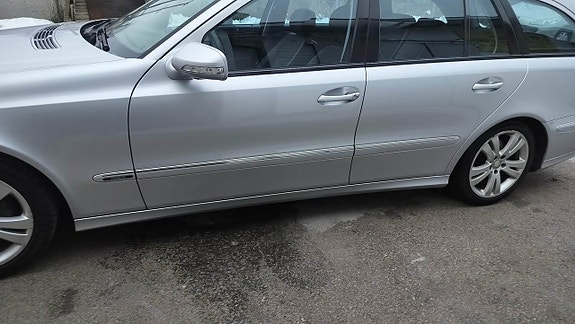 Mercedes-Benz E230 7 of 12