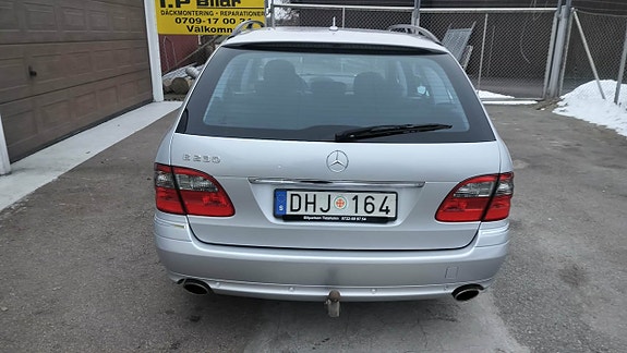 Mercedes-Benz E230 5 of 12