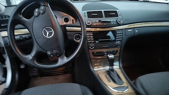 Mercedes-Benz E230 11 of 12