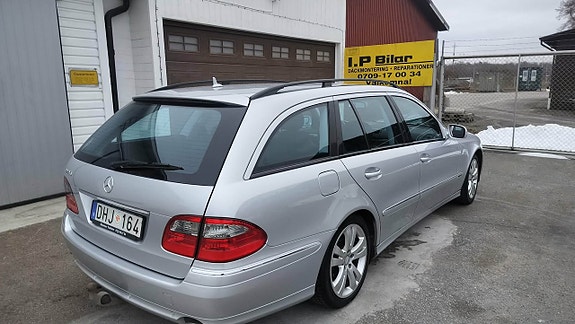 Mercedes-Benz E230 4 of 12