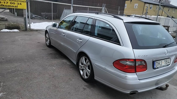 Mercedes-Benz E230 6 of 12