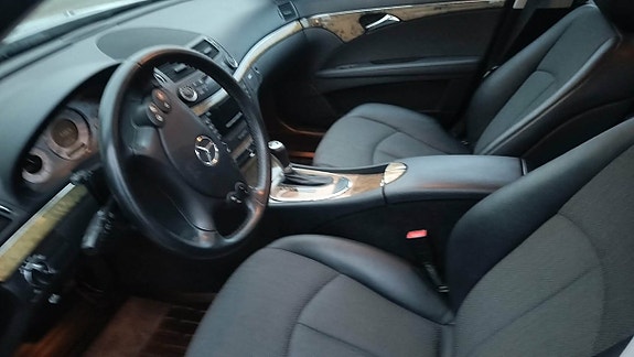Mercedes-Benz E230 12 of 12
