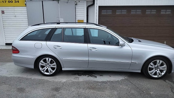 Mercedes-Benz E230 3 of 12