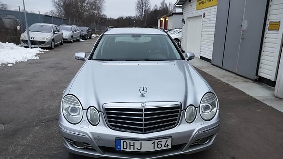 Mercedes-Benz E230 2 of 12