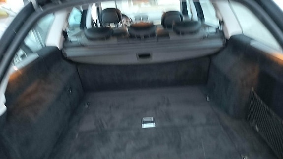 Mercedes-Benz E230 10 of 12