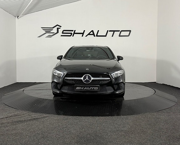 Mercedes-Benz A180 2 of 5