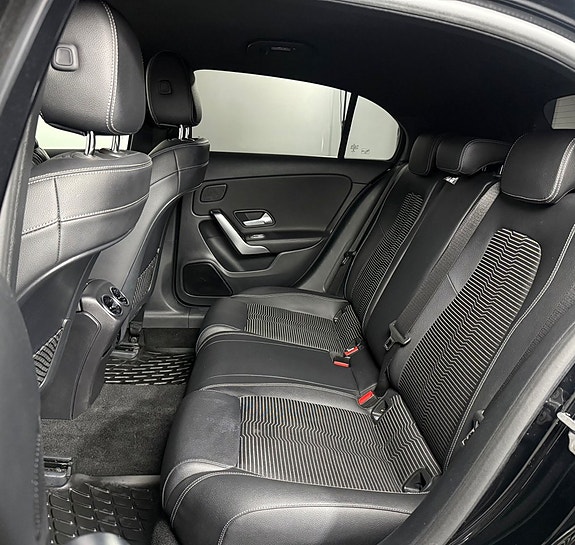 Mercedes-Benz A180 11 of 22