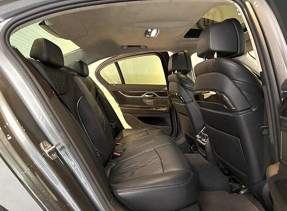 BMW 730 10 of 26