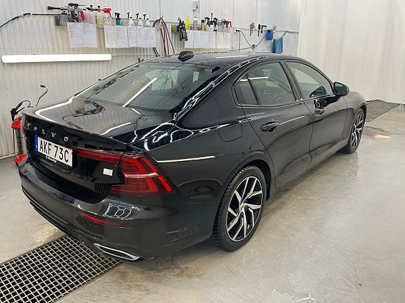 Volvo S60 4 of 5
