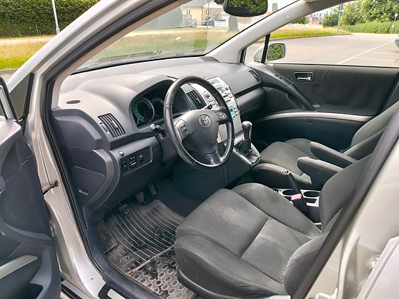 Toyota Corolla Verso 5 of 13
