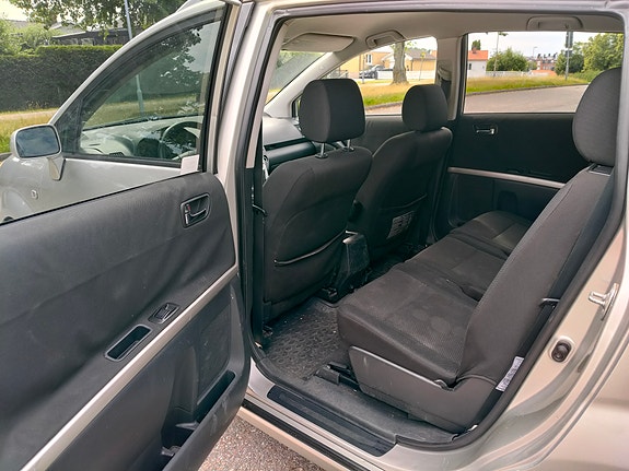 Toyota Corolla Verso 7 of 13