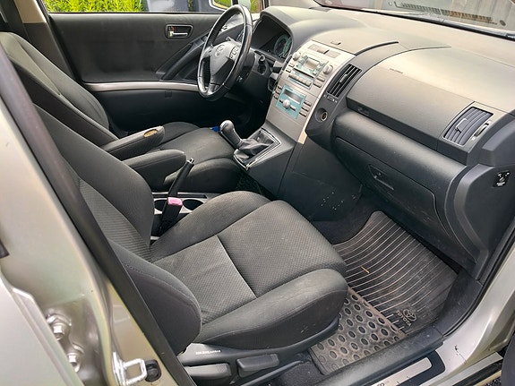 Toyota Corolla Verso 6 of 13