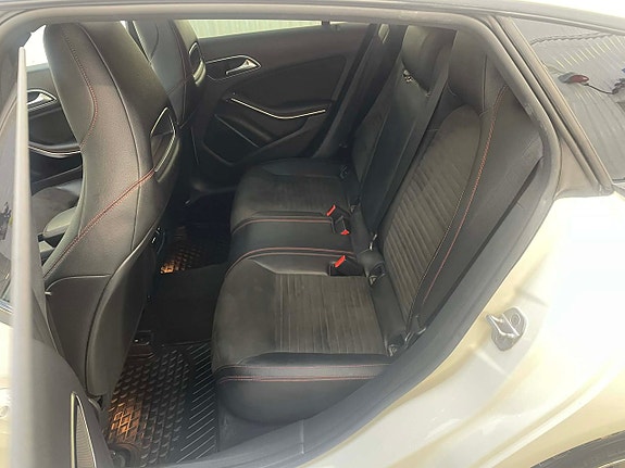 Mercedes-Benz CLA200 10 of 15