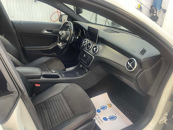 Mercedes-Benz CLA200 9 of 15