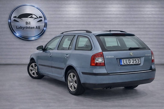 Skoda Octavia 2 of 4