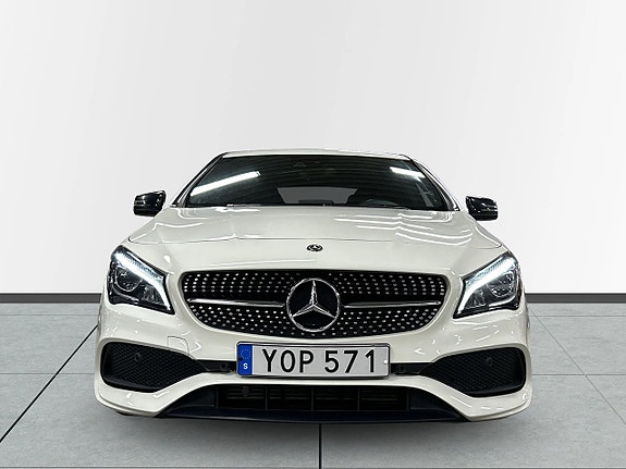 Mercedes-Benz CLA200 2 of 5