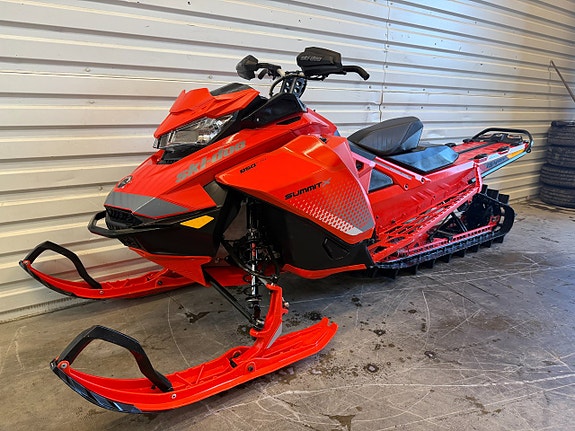 Ski-Doo Summit X 850/SHOT/952:-/MÅN-19