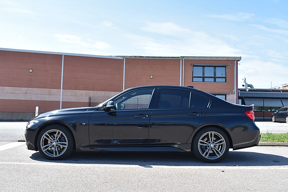 BMW 320d 4 of 5