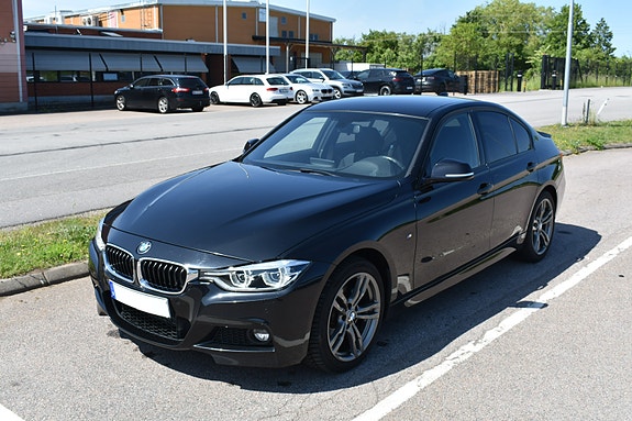 BMW 320d 2 of 5