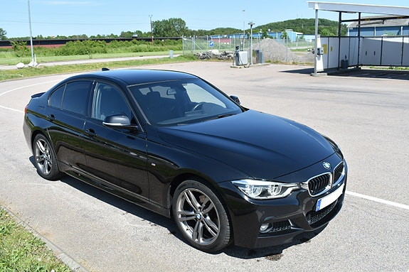 BMW 320d 3 of 5