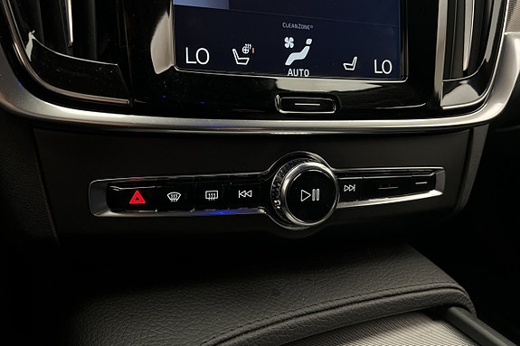 Volvo S90 24 of 30