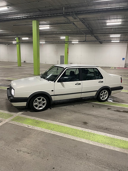 Volkswagen Jetta 2 of 10