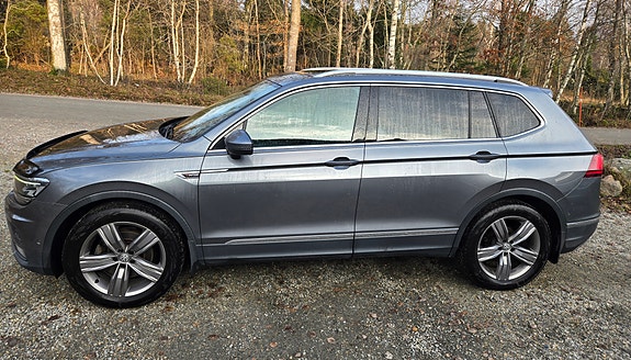 Volkswagen Tiguan Allspace 2 of 5