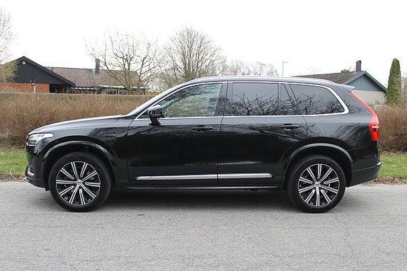 Volvo XC90 2 of 22